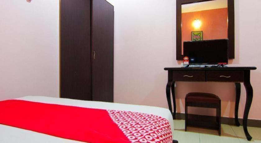 Oyo 11343 Hotel Putra Iskandar Seri Iskandar Extérieur photo
