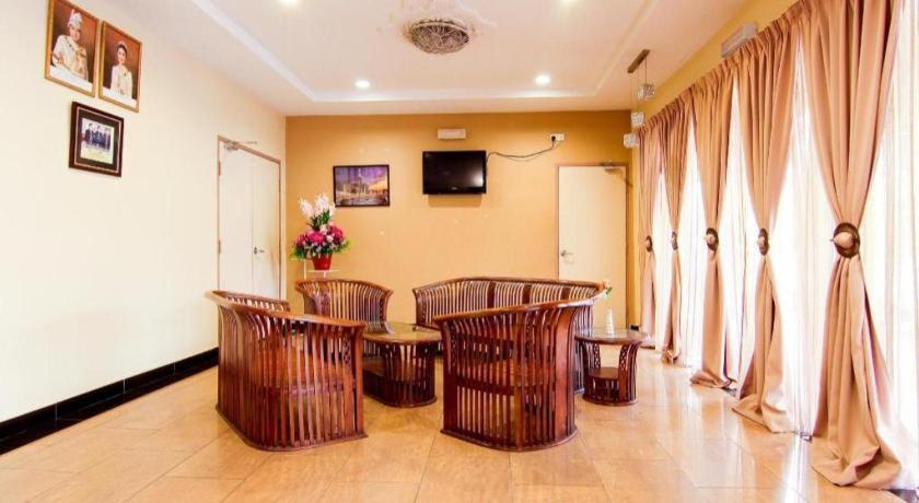 Oyo 11343 Hotel Putra Iskandar Seri Iskandar Extérieur photo